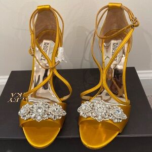 Never worn Mustard Yellow formal sandals by Badgley Mischka in size 7.